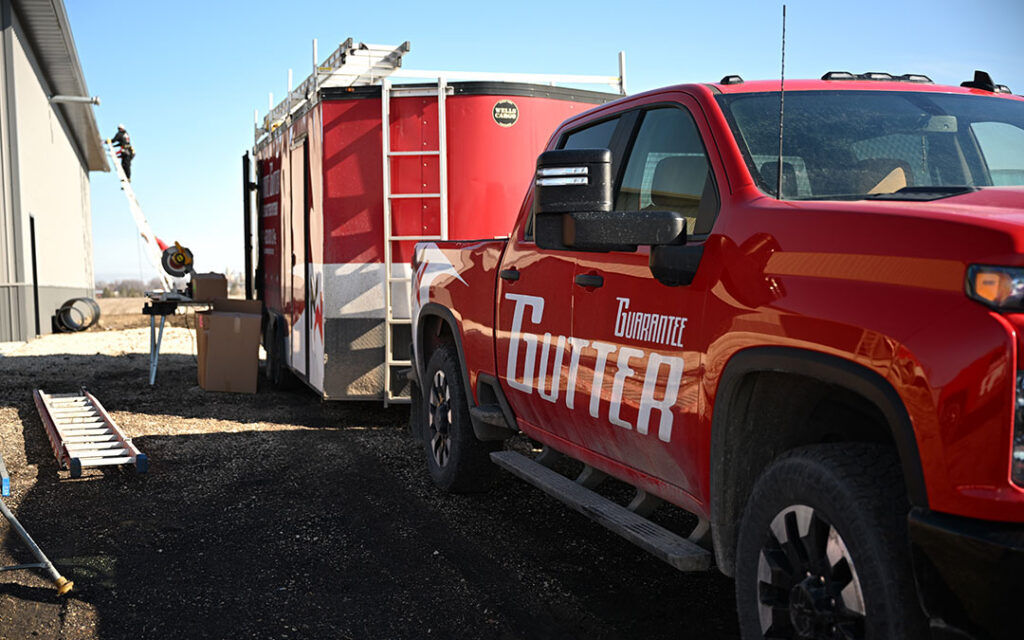 Guarantee Gutter installing seamless gutters